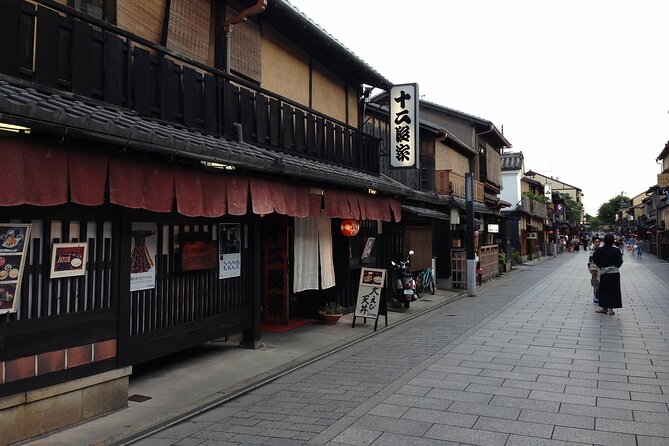 From Tokyo to Kyoto and Nara: A Captivating Full-Day Private Tour - Lunch Beneath Kyoto Station