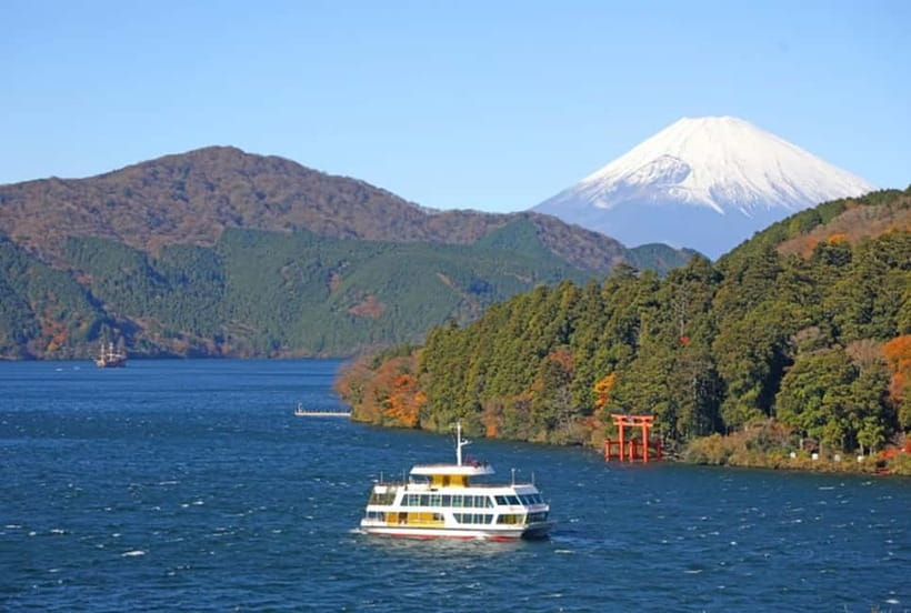 Fuji,Hakone Ropeway/Cruise/Shinkansen Ride w/lunch frm Tokyo - A short cruise on Lake Ashi