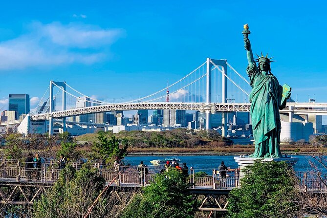 Full-Day Private Tour to Discover The Best of Tokyo - Eating and browsing around Tsukiji