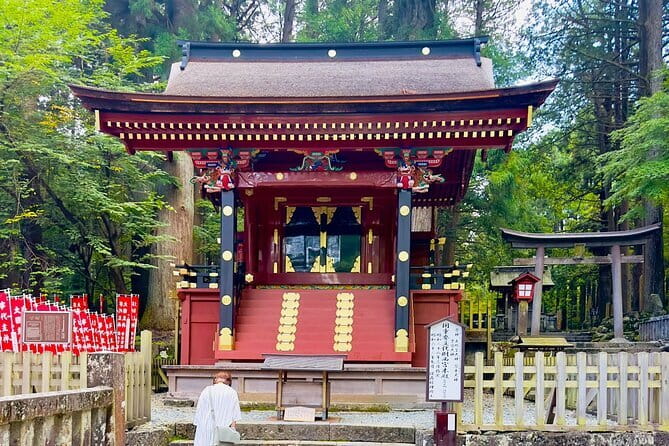 Full Guided Mt. Fuji & Shiba-Sakura Festival One Day Pvt.Tour - Chureito Pagoda and the Famous Fuji Frame