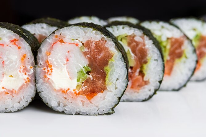 Giant Sushi Cooking Class: Make a 1.5m Sushi Roll in Tokyo - Cutting, plating and eating the finished sushi