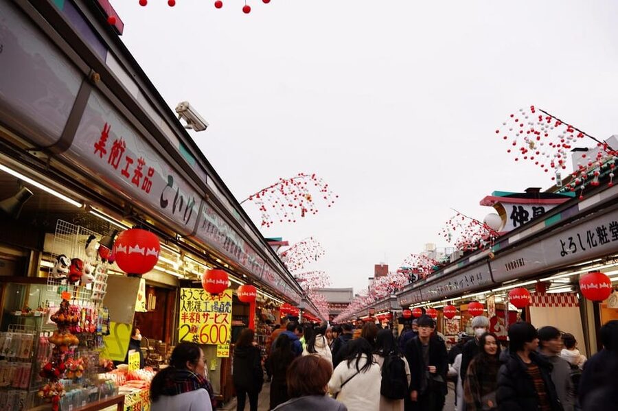 Guided Tour of Walking and Photography in Asakusa in kimono - Returning to Kaminarimon for extra photo time
