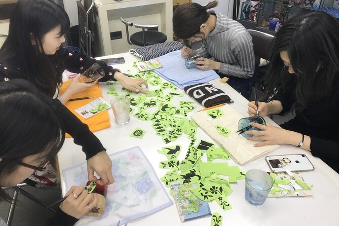 Handmade Japanese Glass Art Sandblasting Workshop in Tokyo - Why the four-person limit matters