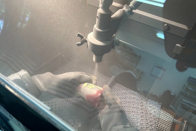 Handmade Japanese Glass Art Sandblasting Workshop in Tokyo - A patient teacher and a welcoming first step
