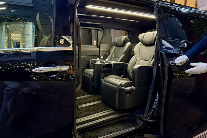 Haneda Airport Private Transfer To Tokyo City - Finding your driver without the airport maze