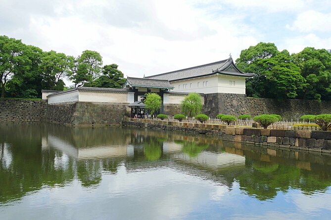 Imperial Palace East Garden and Edo Castle Walking Tour in Tokyo - The guide is the main reason to book