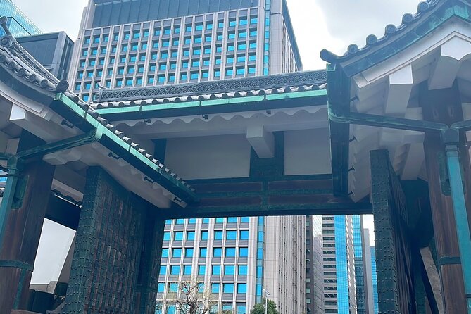 Imperial Palace to Tokyo Station Historical Walking Tour - Samurai security at Hyakunin Bansho