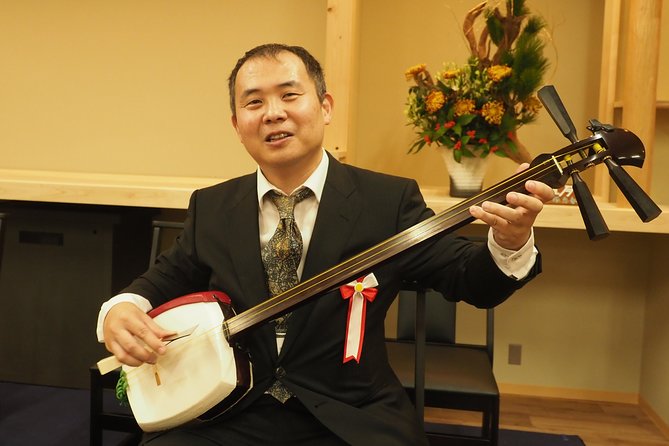 Japanaese tradtional Tsugaru Shamisen music lesson in Tokyo - Why the Tsugaru shamisen makes a strong first lesson