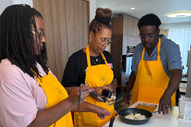 Japanese Katsu Curry Cooking Class–near YANAKA, Tokyo! - Building the curry roux from scratch