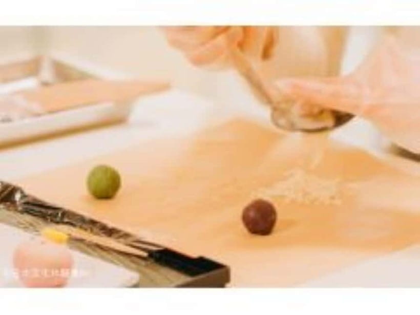 Japanese Traditional Sweets making - Flower-shaped nerikiri: your first edible design