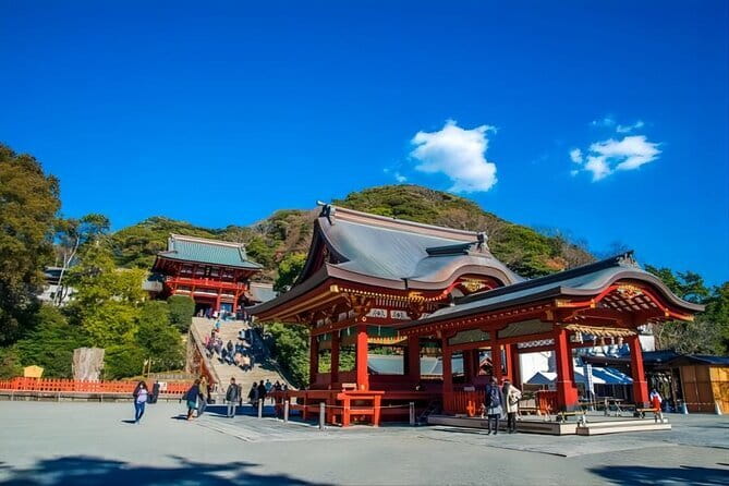 Kamakura Great Buddha and Enoshima with hotel Pickup small group - A quick stop at the Kamakura High School crossing