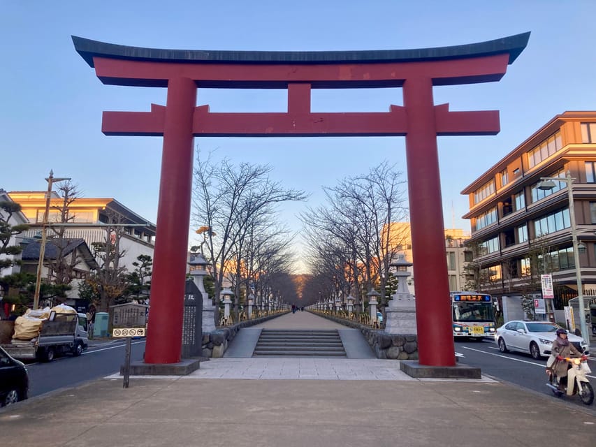 Kamakura: Half day Walking tour & Japanese sweets - Tsurugaoka Hachimangu and Kamakura’s samurai center