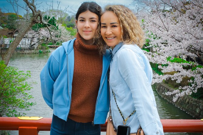 Kamakura Tour with Pro Photographer: Tsurugaoka Hachimangu shrine - Walking the shrine grounds for 90 minutes