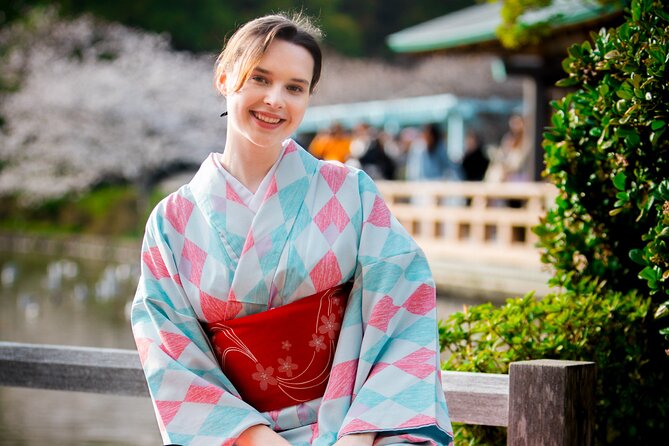 Kamakura Tour with Pro Photographer: Tsurugaoka Hachimangu shrine - Does the $243.13 group price make sense?