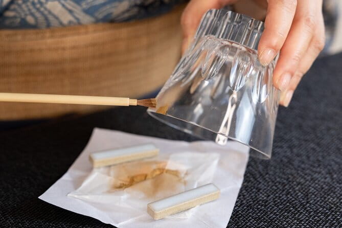 Kintsugi Workshop Class in Shibuya, Tokyo with mon cadeau - Choosing a piece from Mon Cadeau’s pottery collection