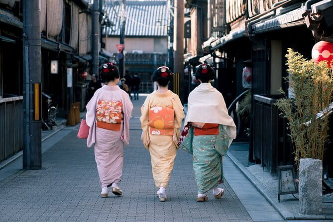Kyoto Uncovered: One Full-Day Private Experience for First-Timers - Nishiki Market and a practical lunch break