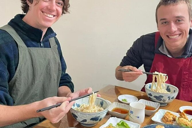 Learn to Make Home Style Tempura Udon and Gyoza - Preparing Dashi for the Udon