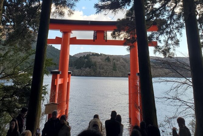 Majestic Mt. Fuji & Hakone Retreat –A Private Day Tour from Tokyo - Oshino Hakkai and the smaller Fuji lakes
