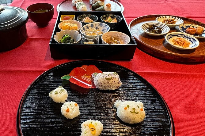 Make Rice Balls and Enjoy a Japanese Home-Style Lunch in Yanaka - Turning separate dishes into a Japanese bento