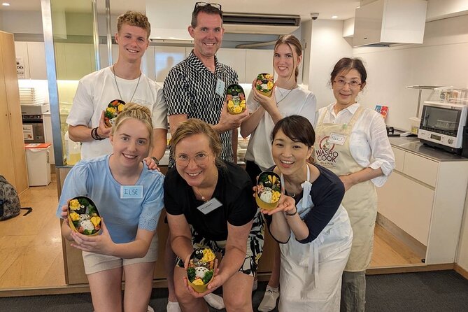 Making a bento box with cute character look in Japan - Arriving in Minato for the 11:00 am class