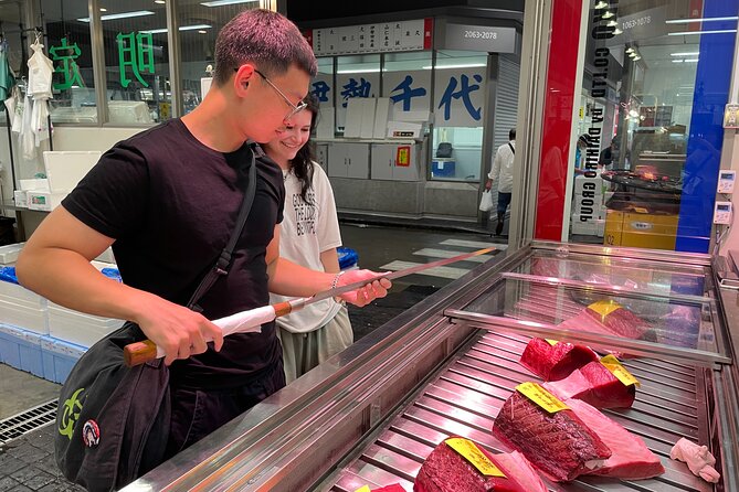 Master the art of Sushi : Toyosu Market Tour & Tuna Cutting - What the small group changes