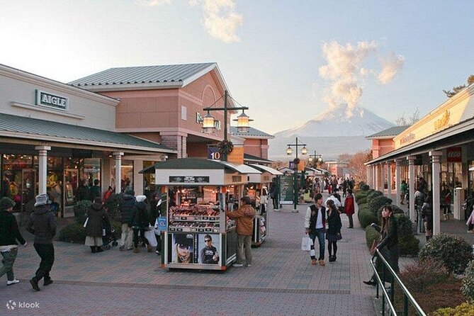 Mount Fuji 5th Station, Arakurayama, Oshino Hakkai and Hot Spring - Who gets the best value from this tour