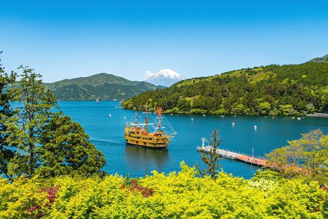 Mount Fuji, Hakone and Owakudani One Day Bus Tour from Tokyo - Lake Ashi sets the tone