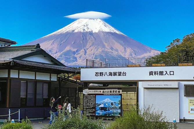 Mt. Fuji 5th, Oshino Hakkai, Onsen Full-Day Trip From Tokyo - Arakurayama Sengen Park and the famous Fuji photograph