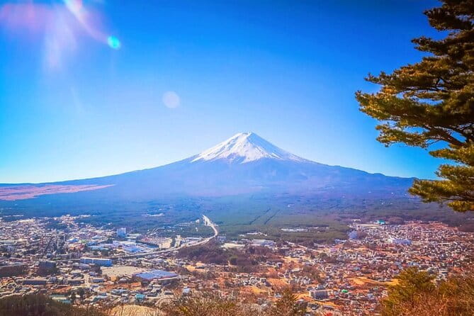 Mt. Fuji Day tour: Kawaguchi Lake Ropeway, Matcha, Oshino Hakkai - The Lawson photo stop near Kawaguchiko Station