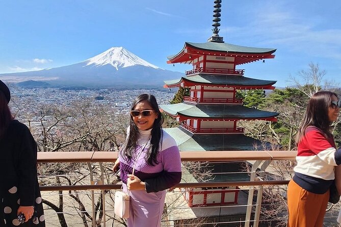 Mt. Fuji Day Trip from Tokyo with English Speaking Driver Guide - Kitaguchi Hongu Fuji Sengen Shrine brings quiet to the day