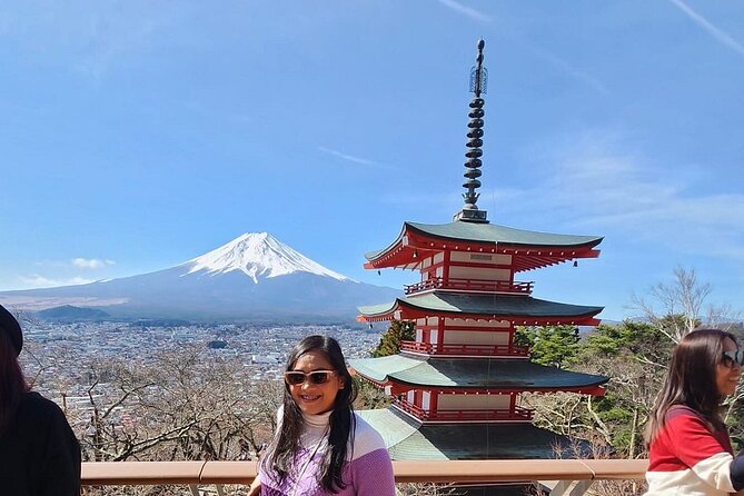 Mt. Fuji Day Trip from Tokyo with English Speaking Driver Guide - Lake Yamanaka offers another side of Fuji