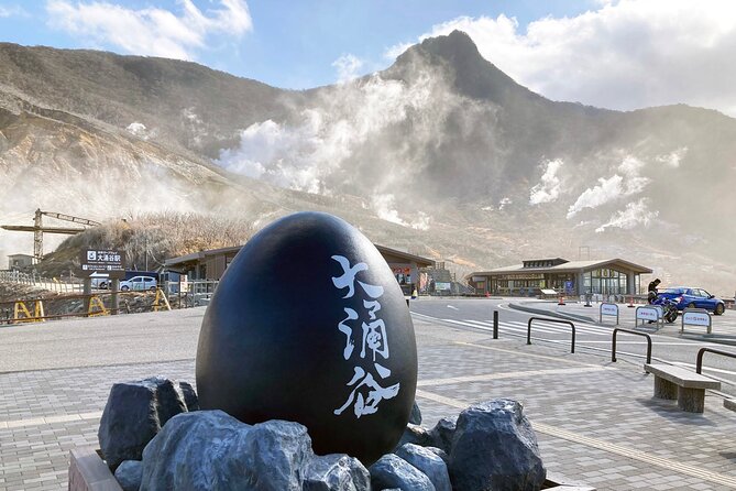 Mt. Fuji & Hakone Bus Tour Bullet Train Return & 28-Hotel Pick-up - Hakone Shrine and the lakeside torii gate