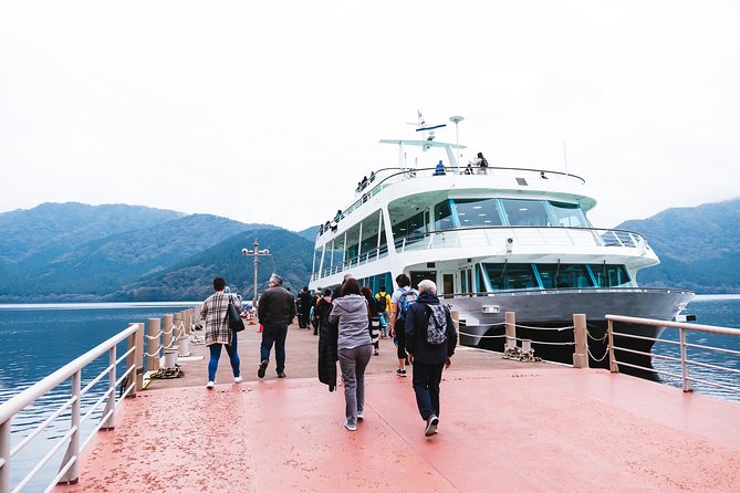 Mt Fuji & Hakone Cruise, Drum Show Bullet Train 1 Day from Tokyo - A short cruise on Lake Ashi