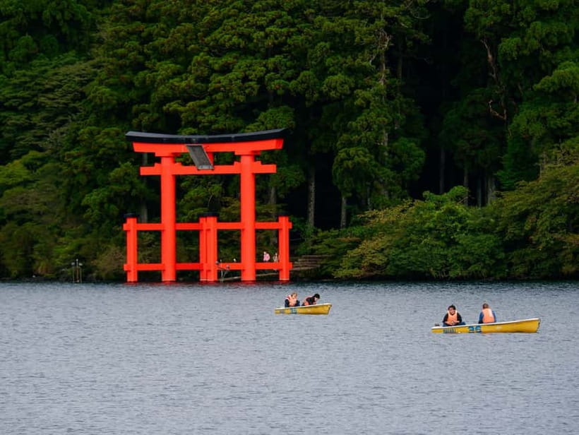 Mt Fuji Hakone/Enoshima Tour:Optional Ropeway/Lake Ashi Boat - Enoshima’s shrine road and island atmosphere