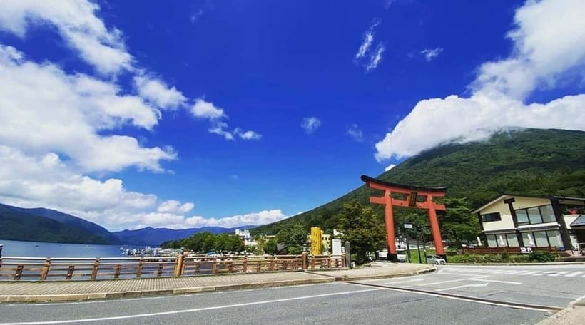 Mt. Fuji Private Tour With Hotel Pick Up From Tokyo - Oishi Park and the lakeside view
