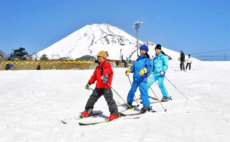 Mt. Fuji Skiing Experience- YETI Ski Resort & Onsen Day Trip