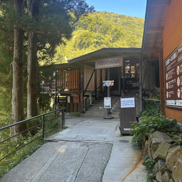 Nagano/Tokyo: Snow Monkey Private Day Tour At Lowest Rate - Zenko-ji gives the day a spiritual center