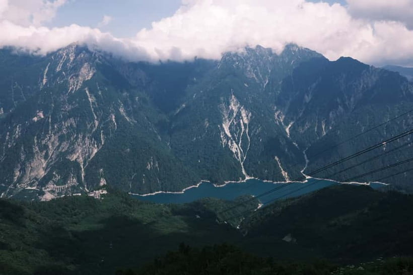 Nagano: World’s Edge Tateyama Kurobe Alpine Route Tour - Guides, local conversation, and the photo service