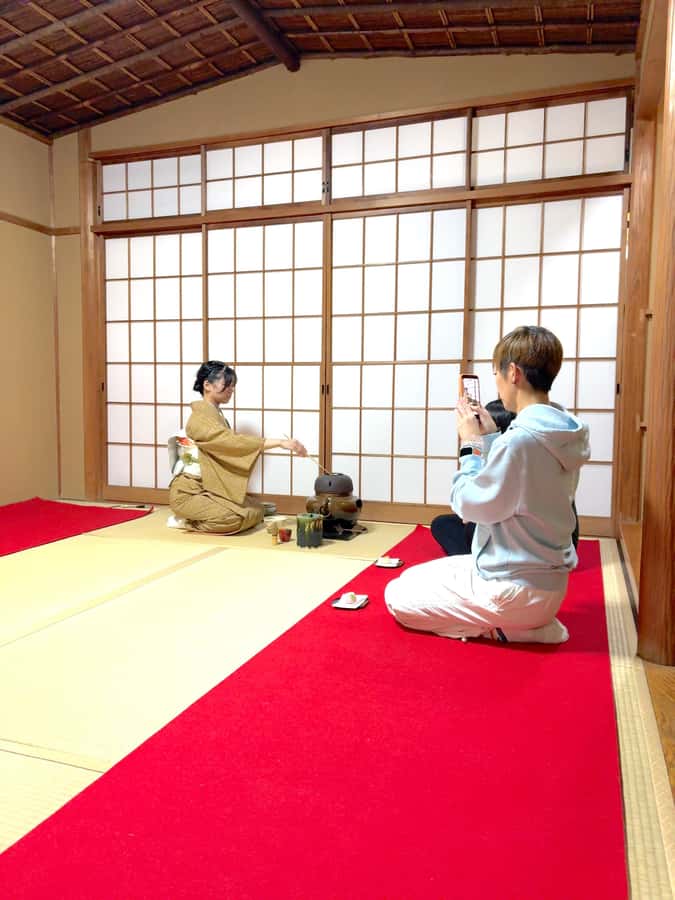 【NEW】Shibuya Tea Ceremony Tokyo-Chaan - Meeting Sakura and Kini in the tatami room