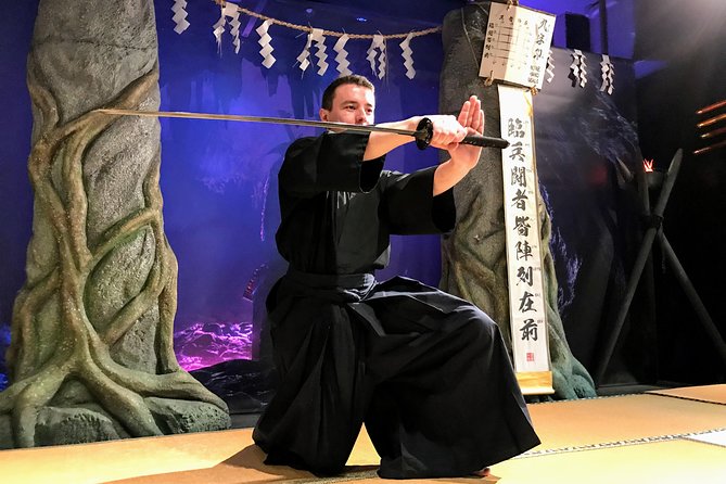 Ninja Samurai 2-hour hands-on lesson by Japanese master in Tokyo - Drawing and handling the samurai sword