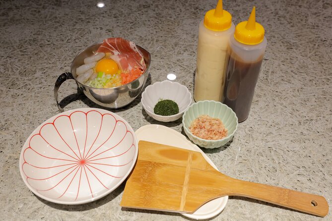 Okonomiyaki making experience~Japanese popular food - Making Tokyo soul food in Shinjuku