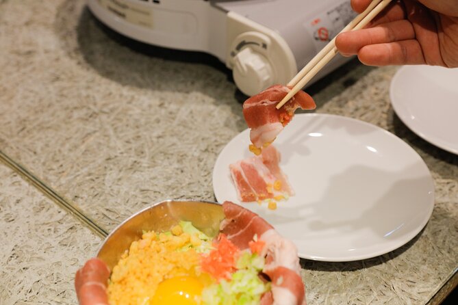 Okonomiyaki making experience~Japanese popular food - Getting to the Shinjuku meeting point