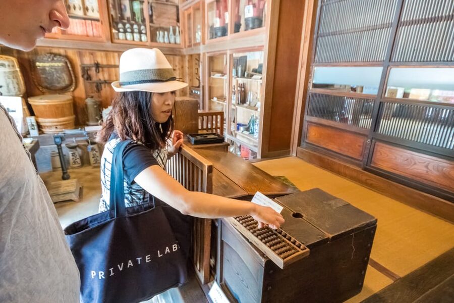 Old and Nostalgic Tokyo: Half-Day Yanaka Walking Tour - Yanaka Cemetery: quiet paths and 7,000 tombstones