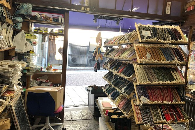 Old Town Tokyo: Shinagawa-Juku Walking Tour - Quiet lanes and Hozenji Temple