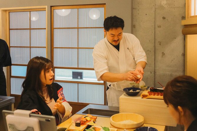 Popular Sushi Making Class near Tokyo Tower - Making sushi in Higashiazabu