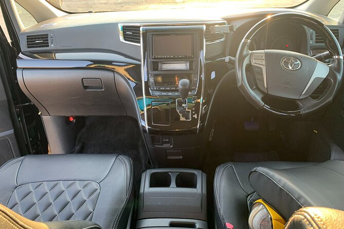 Private Airport transfer Haneda Airport(HND) to Tokyo City - The private vehicle and luggage help