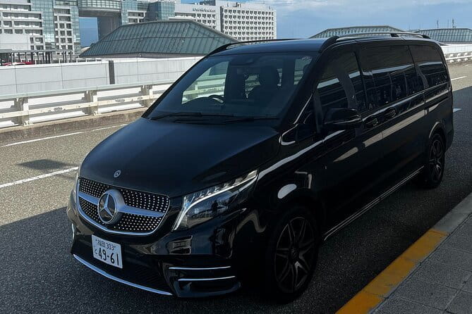 Private Airport Transfer Tokyo City to Haneda Airport HND - Vehicle size for families and groups of up to eight