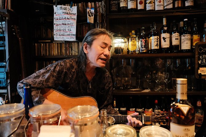 Private Bar Hopping Tour in Shinjuku Golden Gai - Finding the actor’s bar in Golden Gai