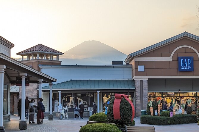Private Car Mt Fuji and Gotemba Outlet in One Day from Tokyo - Lake Kawaguchi, Oishi Park, and a proper lunch break