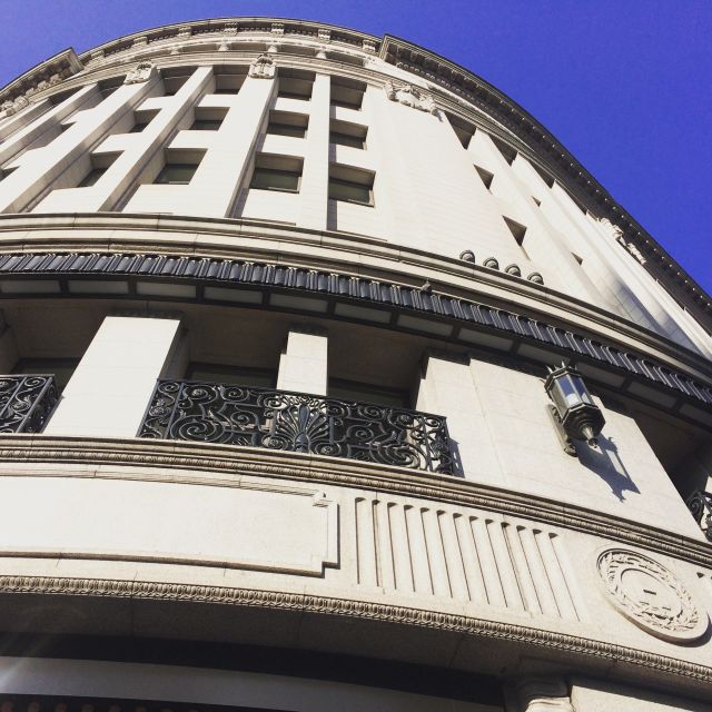 Private Ginza Architecture Tour - Maison Hermès and the texture of a luxury facade